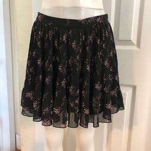 Forever 21 Floral ruffled mini skirt Size L